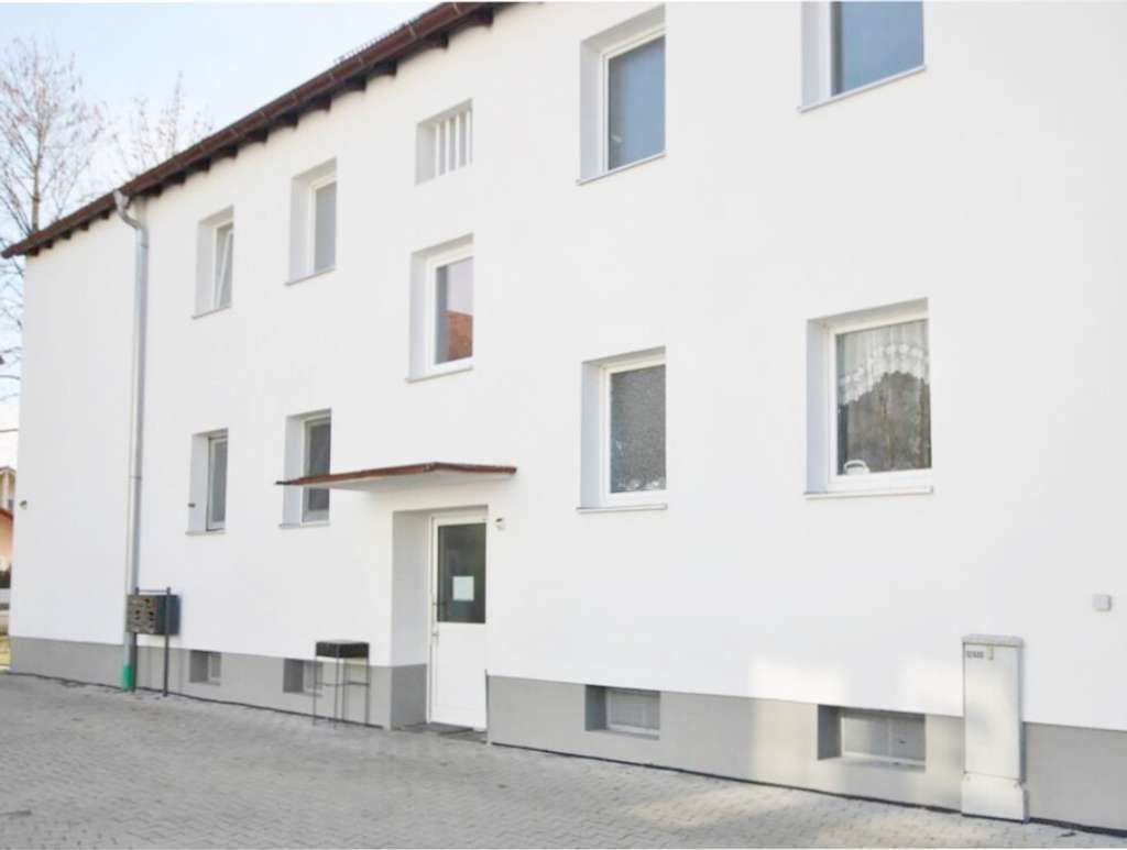 Immobilie in Pocking - Stilvolle Kapitalanlage mit Charme – vermietete 2-Zimmer-Wohnung mit kleinem Gartenanteil und Stellp - Bild 1