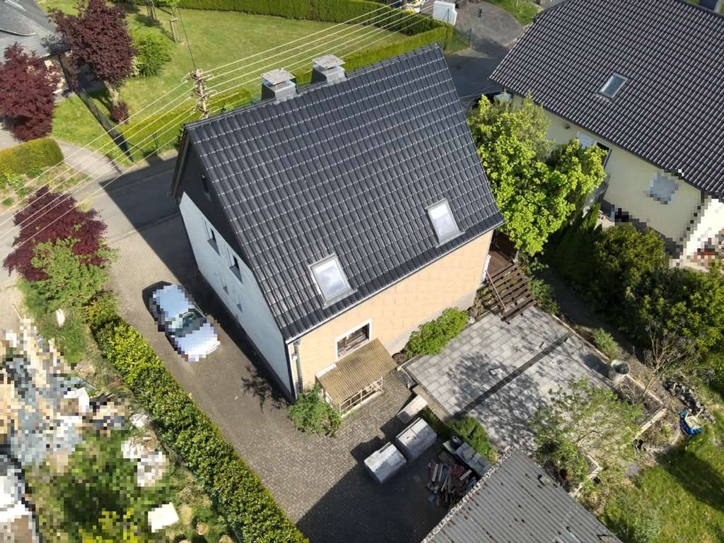 Immobilie in Weyerbusch - Einfamilienhaus mit Doppelgarage nahe dem Ortsrand - Bild 4