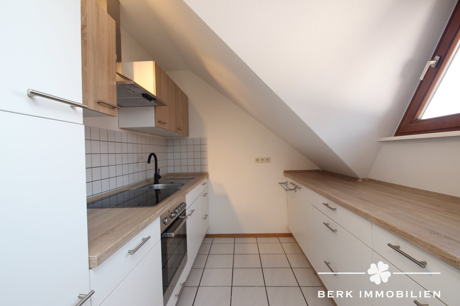 Immobilie in Stockstadt am Main - BERK Immobilien - Ruhig wohnen und Zentral leben – großzügige 3-Zimmer-Wohnung inkl. Garage + Stpl. - Bild 4