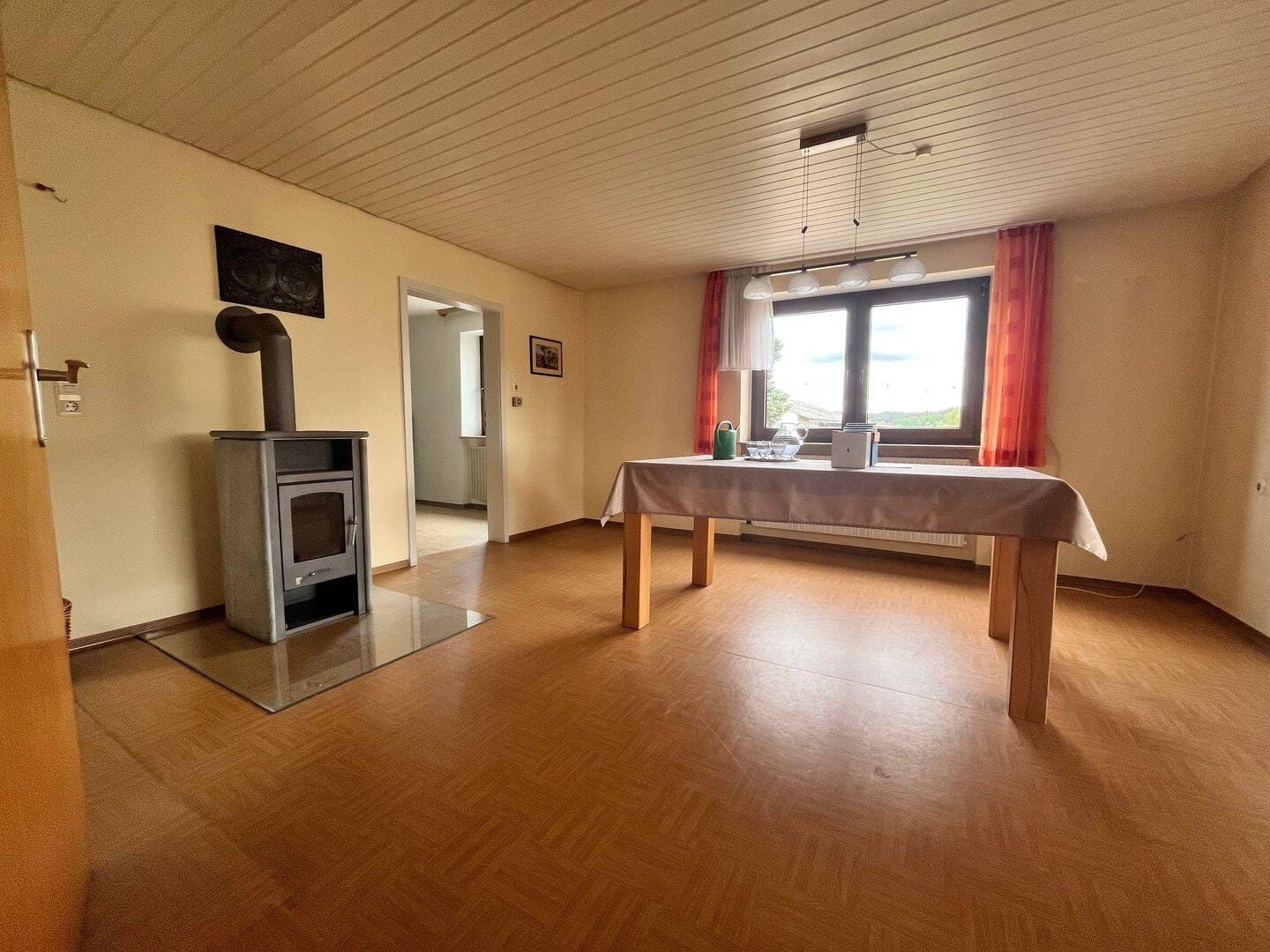 Immobilie in Stimpfach - Wohnhaus mit großer Scheune, Garage & vielseitigen Nutzungsmöglichkeiten - Bild 3