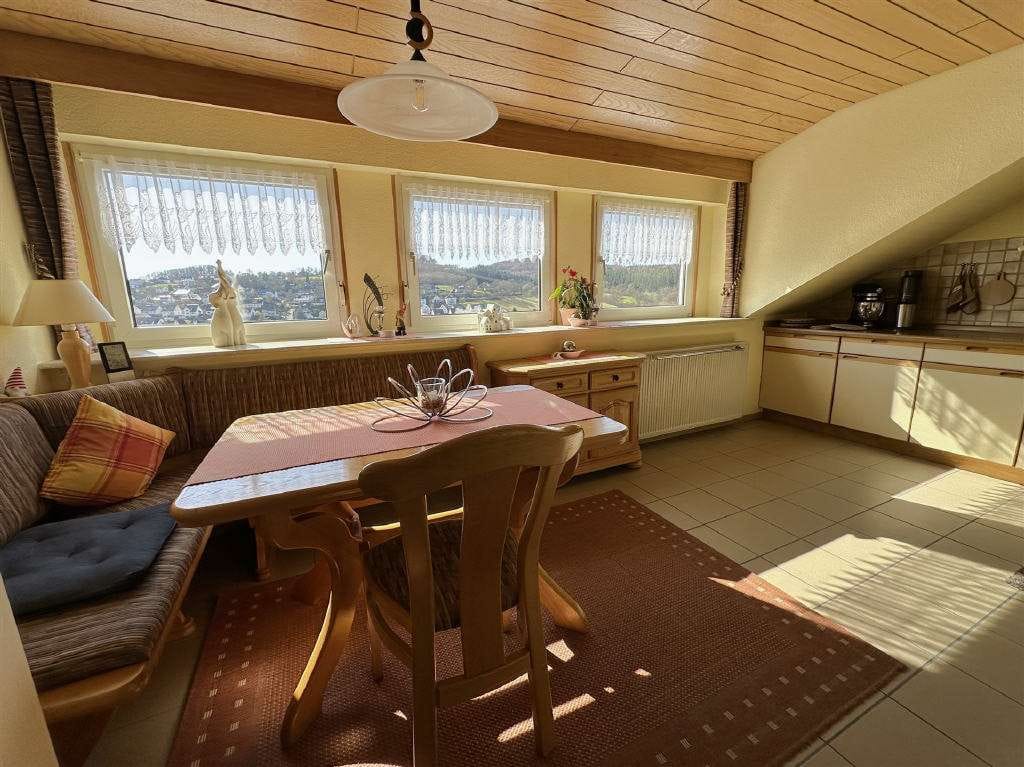 Immobilie in Sundern - / Wohnen mit Weitblick  Gepflegtes Zweifamilienhaus in Sundern - Bild 1