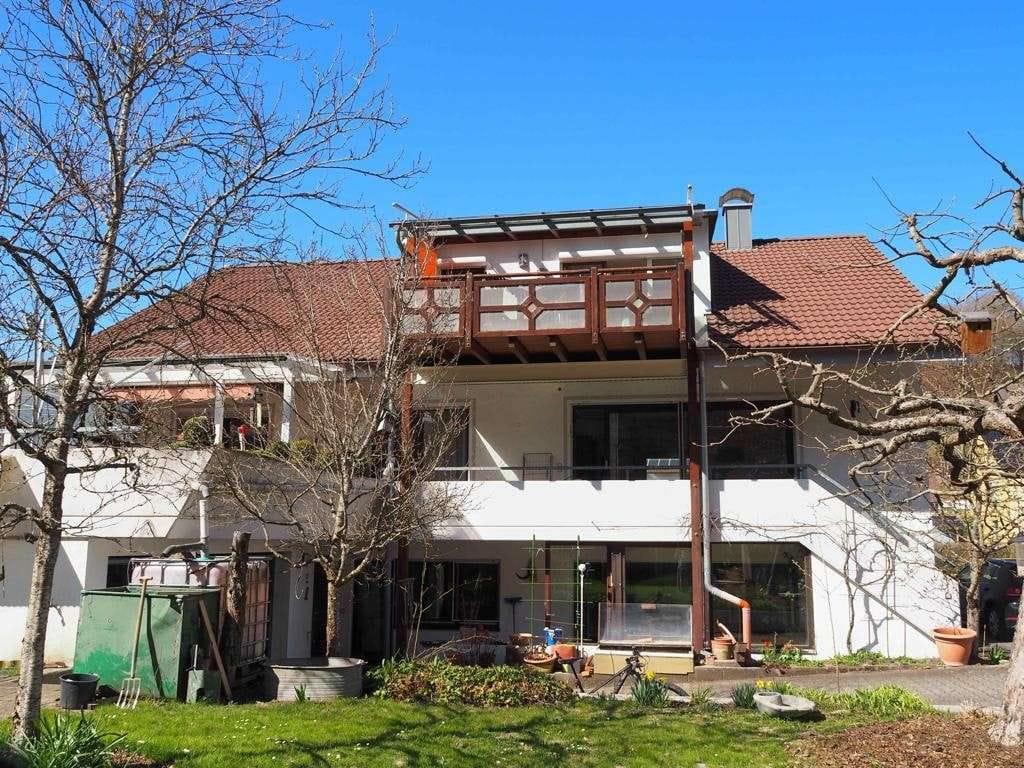 Immobilie in Steinheim am Albuch - Zweifamilienhaus,  2 große 4 Zimmer Wohnungen, Keller, Garage mit Garten und großem Grundstück - Bild 2