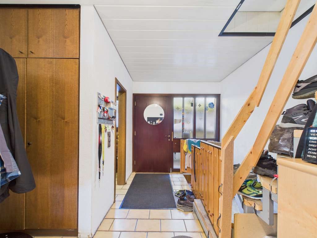 Immobilie in Nagold - Einfamilienhaus mit Einliegerwohnung + 3 Garagen, Panoramablick & Ausbaupotenzial im Dachgeschoss... - Bild 2