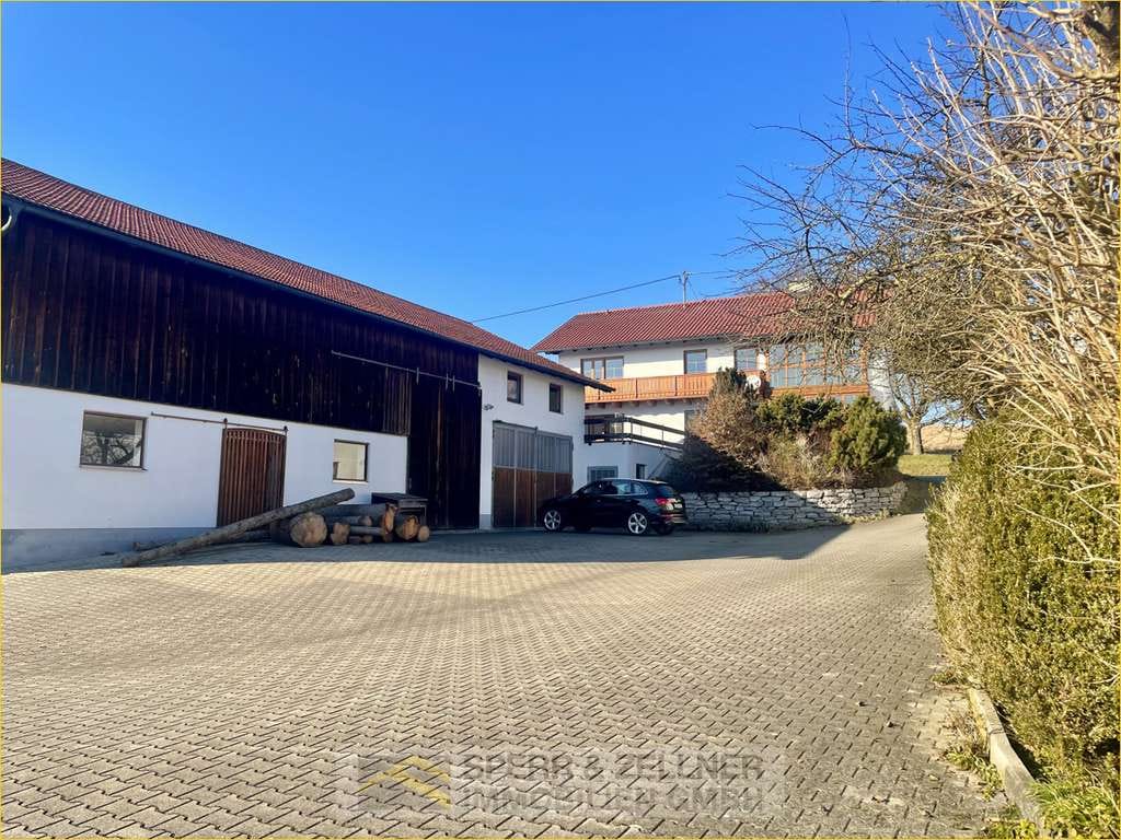 Immobilie in Kirchdorf - Berg - Idyllisches Anwesen: 2 ZFH, Garage & Lagerhalle, Hofstelle, Bauplatz, Grünland & Waldflächen - Bild 0