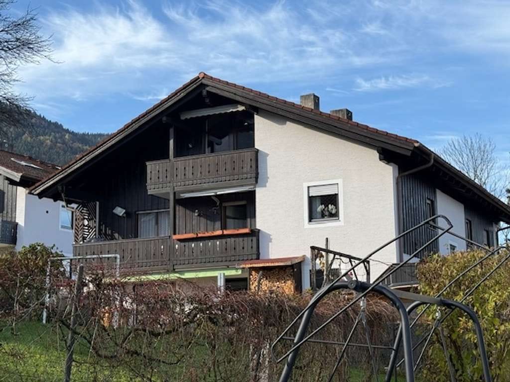 Immobilie in Anger - Großzügige und gemütliche Dachgeschosswohnung in ländlicher Wohnlage! - Bild 0