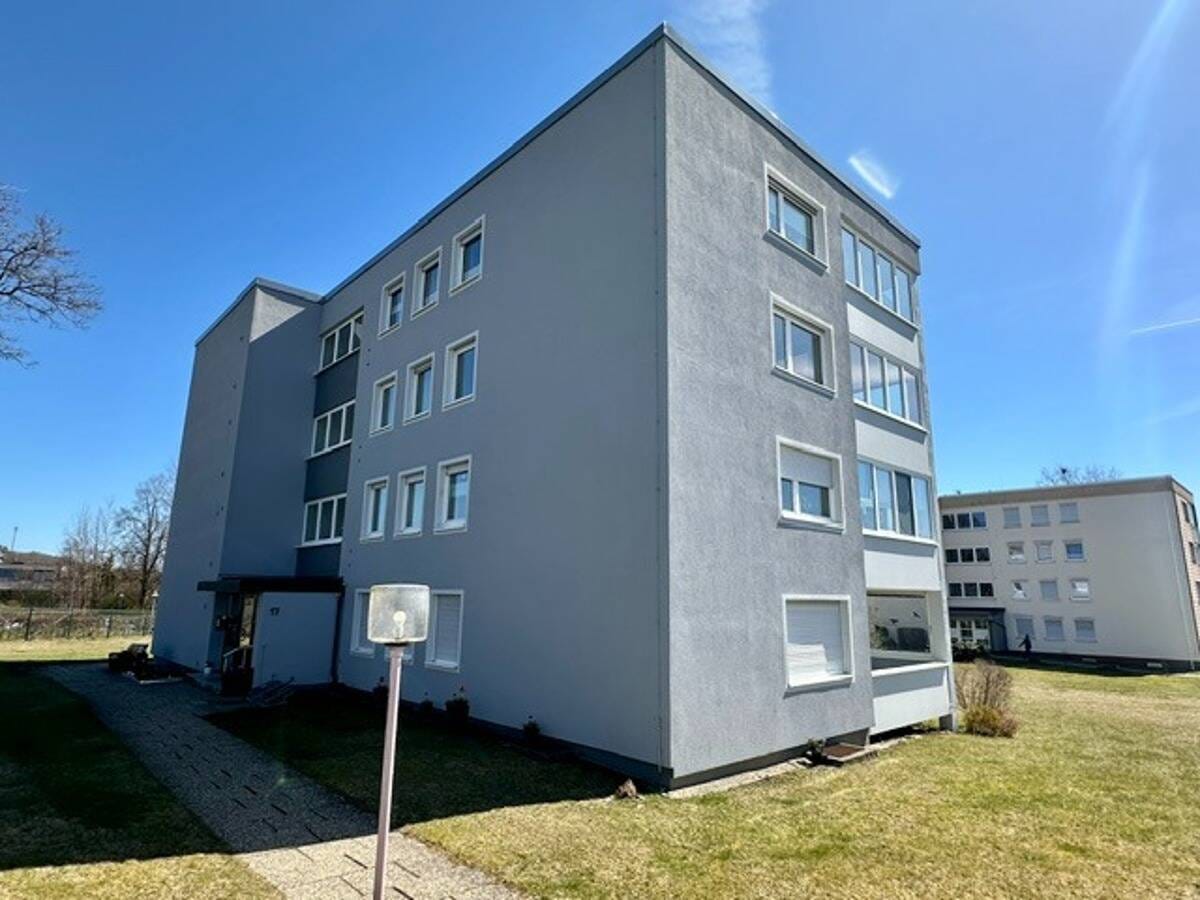 Immobilie in Bad Steben - Sonnige Etagenwohnung in Bad Steben mit geschlossenem Balkon und Einbauküche - Bild 2