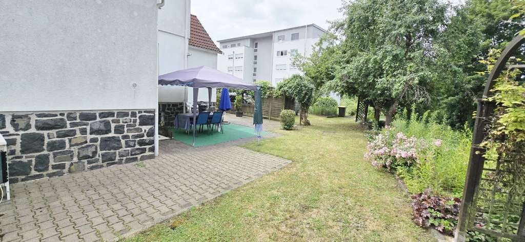 Immobilie in Hirzenhain - Attraktive gepflegte Reihenhäuser in ruhiger Sackgassenlage mit Garten, Carport und Stellplatz - Bild 1
