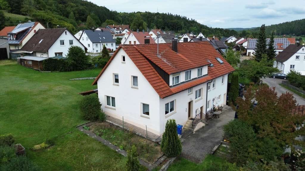 Immobilie in Neufra - Gepflegte Doppelhaushälfte mit 6 Zimmern und großem Garten in Neufra - Bild 0
