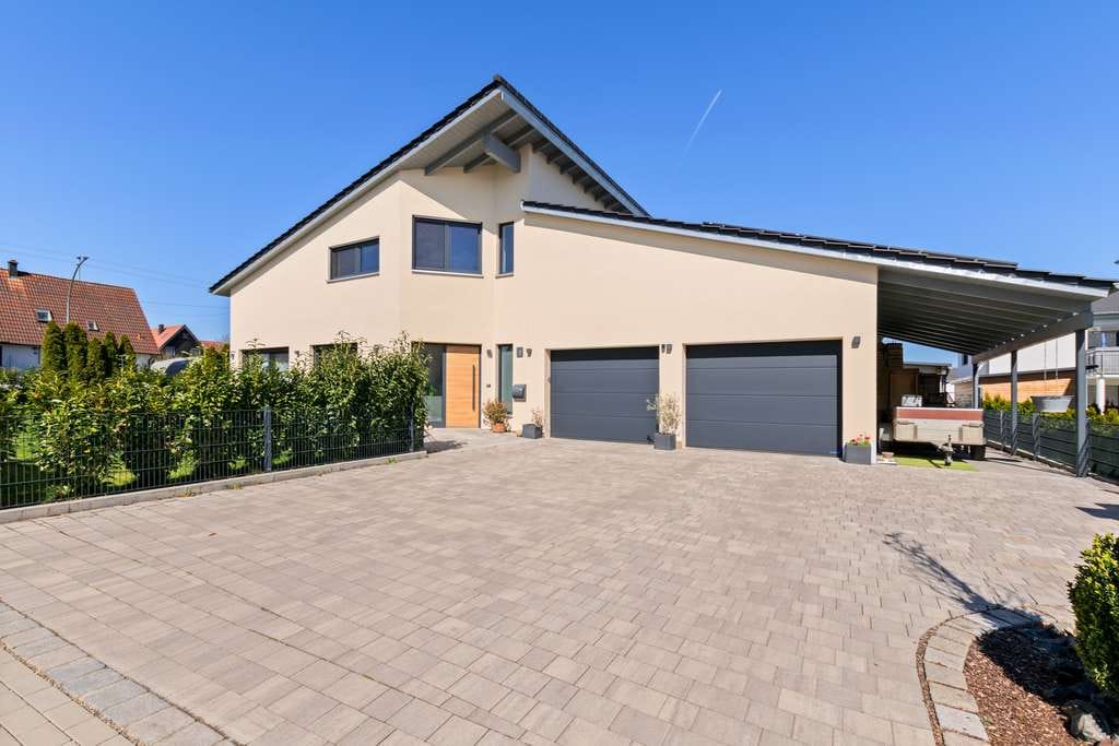 Immobilie in Blindheim - EXKLUSIVES EINFAMILIENHAUS MIT DOPPELGARAGE, CARPORT UND GROSSZÜGIGEM GRUNDSTÜCK - Bild 0