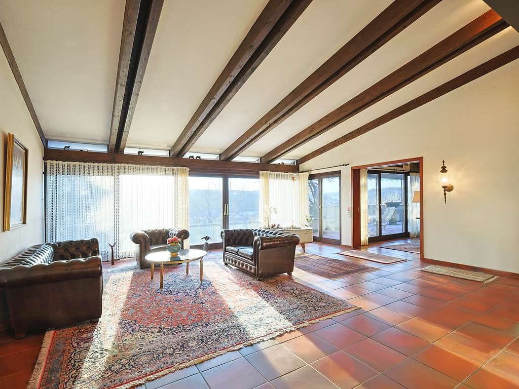 Immobilie in Aidlingen - Architektur, Raum und Aussicht – Ein Haus mit Seltenheitswert - Bild 0