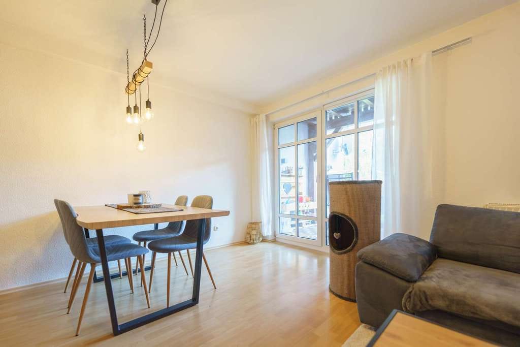 Immobilie in Schalkau - Modernisiertes Wohnhaus mit drei Wohnungen zentral in Schalkau - Bild 1