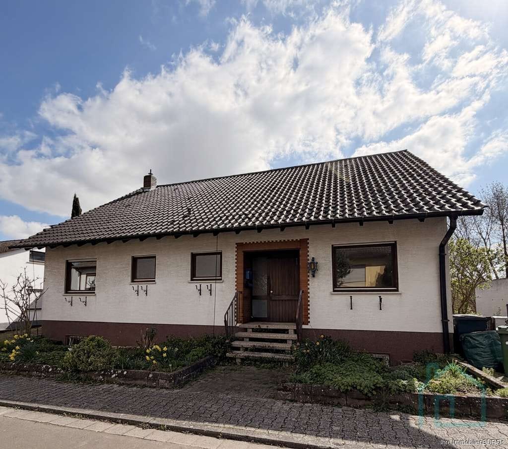 Immobilie in Obrigheim (Pfalz) - Freistehendes Einfamilienhaus mit viel Raum und Möglichkeiten - Bild 1