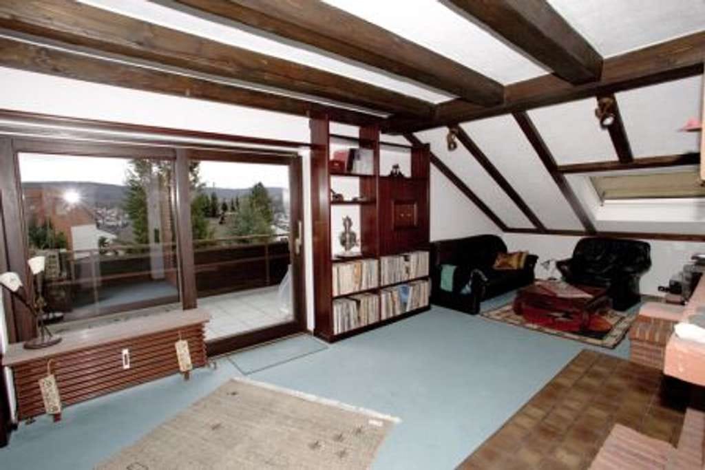 Immobilie in Niedernhausen - Solides 2 - 3 FAMILIENHAUS in sonniger HALBHÖHENLAGE... - Bild 4