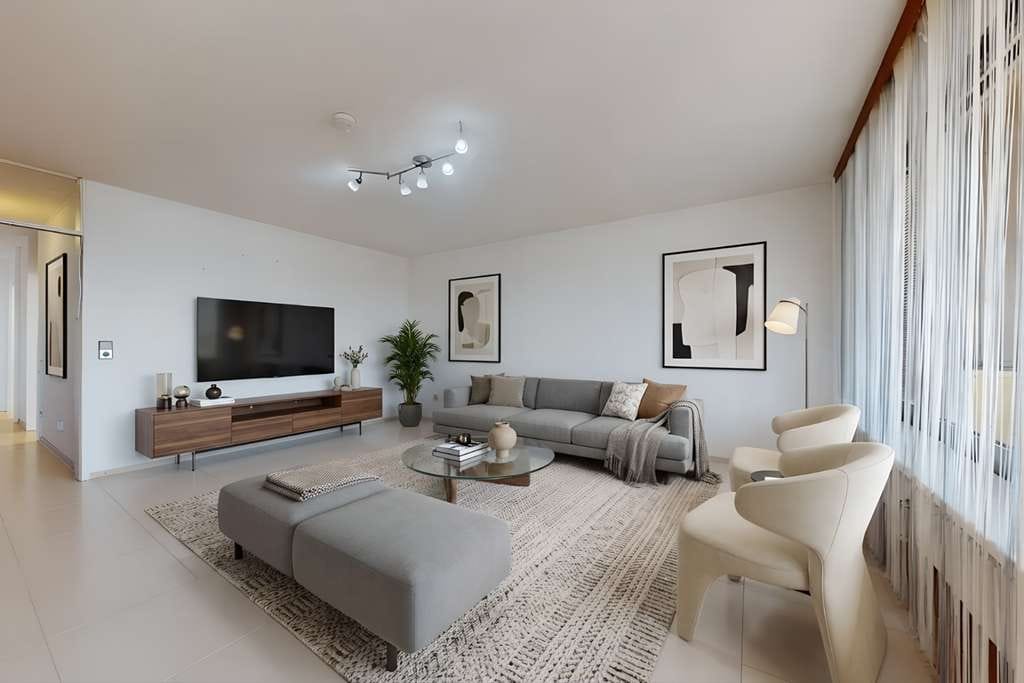 Immobilie in Leonberg - Großzügige 4-Zimmer-Wohnung mit Wintergarten und schönem Ausblick – ab sofort verfügbar! - Bild 0