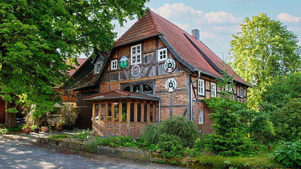 Immobilie in Hohenhameln - Antikes Highlight mit großem Grundstück - ein Haus mit Geschichte und besonderem Charme! - Bild 0