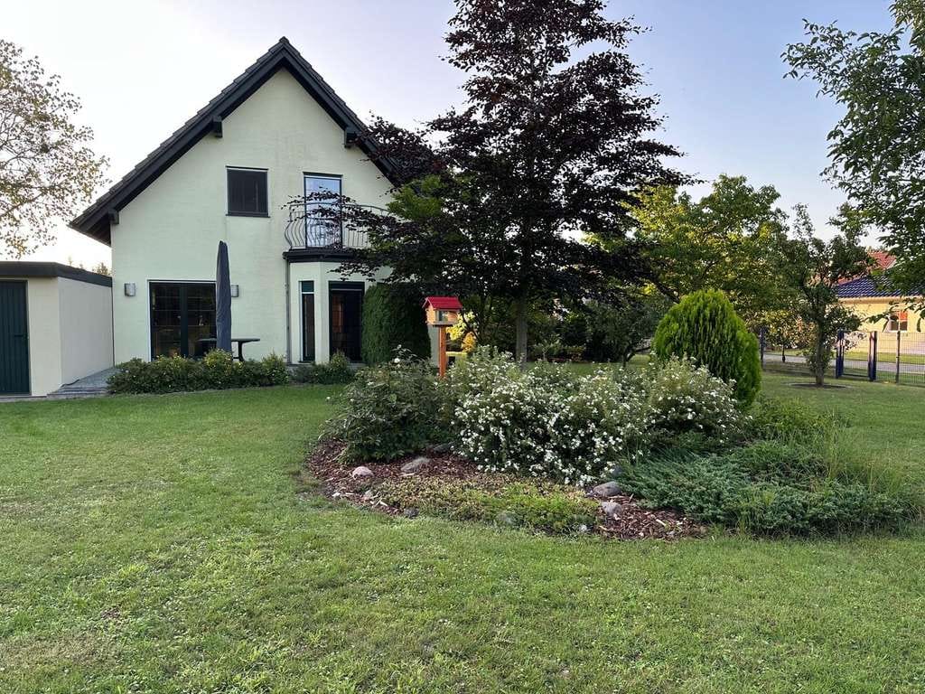 Immobilie in Pessin - Gut geschnittenes Einfamilienhaus mit Carport und Garage auf großen sonnigen Grundstück - Bild 3