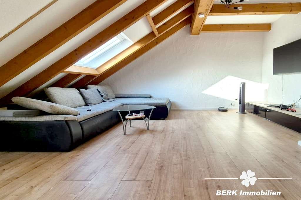 Immobilie in Röllbach - BERK Immobilien - Ihre erste Kapitalanlage - renovierte Dachgeschosswohnung - Bild 0