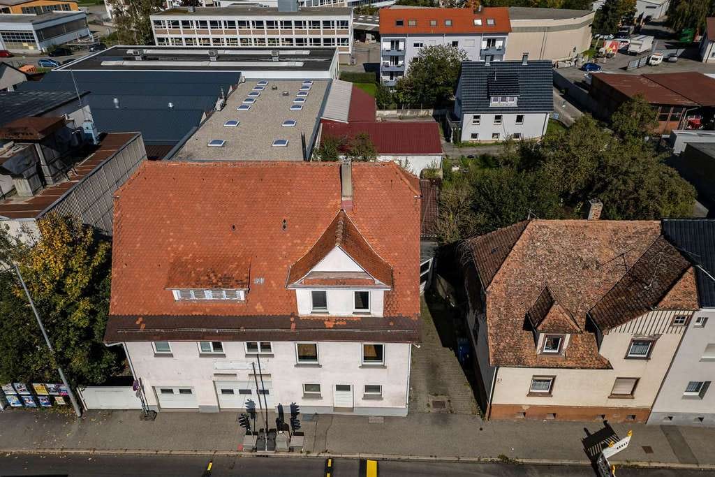 Immobilie in Tuttlingen - Zweifamilien- und Geschäftshaus mit Werkstatt – vielseitig nutzbar für Wohnen und Gewerbe - Bild 2