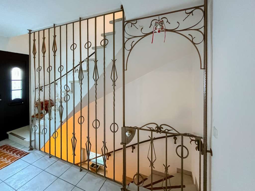 Immobilie in Hausen - Großzügiges Zweifamilienhaus in traumhafter Südwestausrichtung - vielfältige Nutzungsmöglichkeiten - Bild 2