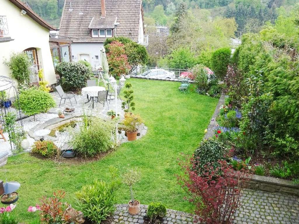 Immobilie in Burgbrohl - Einfamilienhaus mit Einliegerwohnung in 56659 Burgbrohl!! Top Lage und Ausblick!! - Bild 2