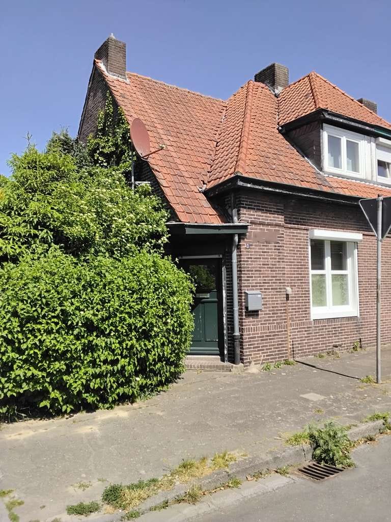 Immobilie in Gronau - Charmantes, vermietetes, teilweise renoviertes und modernisiertes Reihenendhaus mit Garage - Bild 1