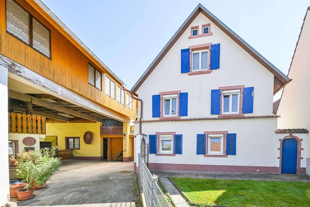 Immobilie in Vogtsburg im Kaiserstuhl - Historische Hofanlage im Herzen von Oberbergen - Liebhaberobjekt mit enormen Ausbaupotential - Bild 1
