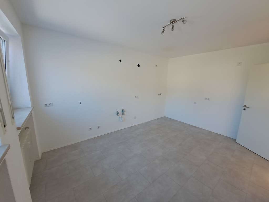 Immobilie in Neusäß - Großzügig - hell - bezugsfertig - 
3 ZKB mit Balkon- nahe Uniklinik - Bild 4