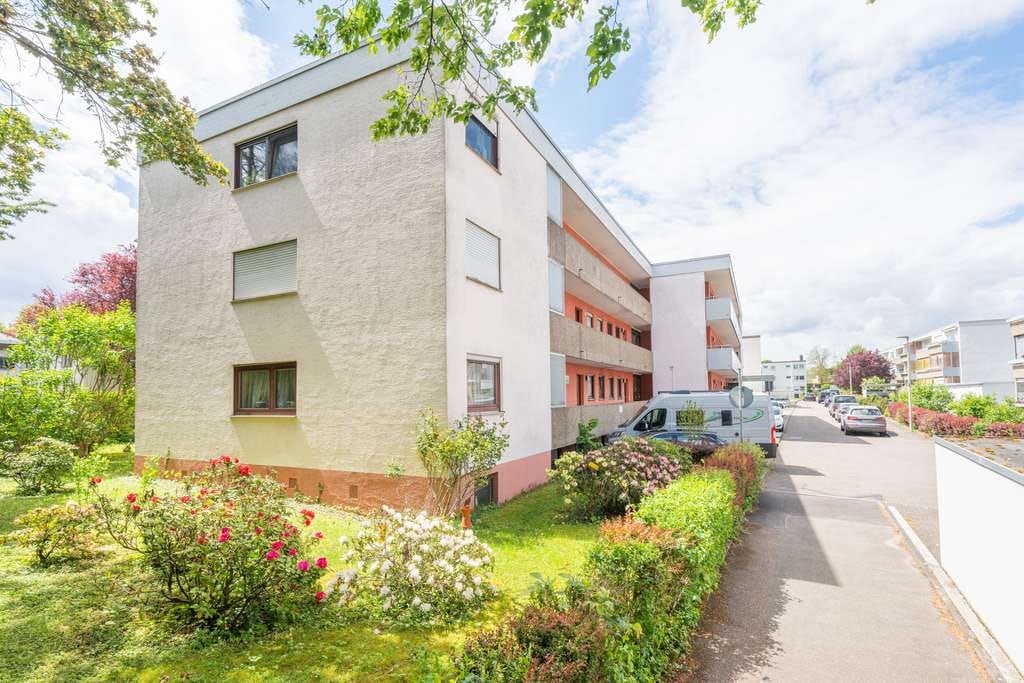 Immobilie in Freiberg am Neckar - 4-Zimmerwohnung inkl. Einbauküche, Garage und Südbalkonen mit Blick ins Grüne - Bild 1