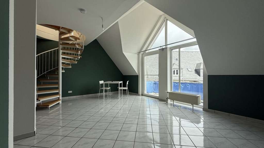 Immobilie in Bobenheim-Roxheim - Sofort freie Maisonette-Wohnung mit Balkon, Aufzug und Tiefgaragenstellplatz in Bobenheim-Roxheim - Bild 2