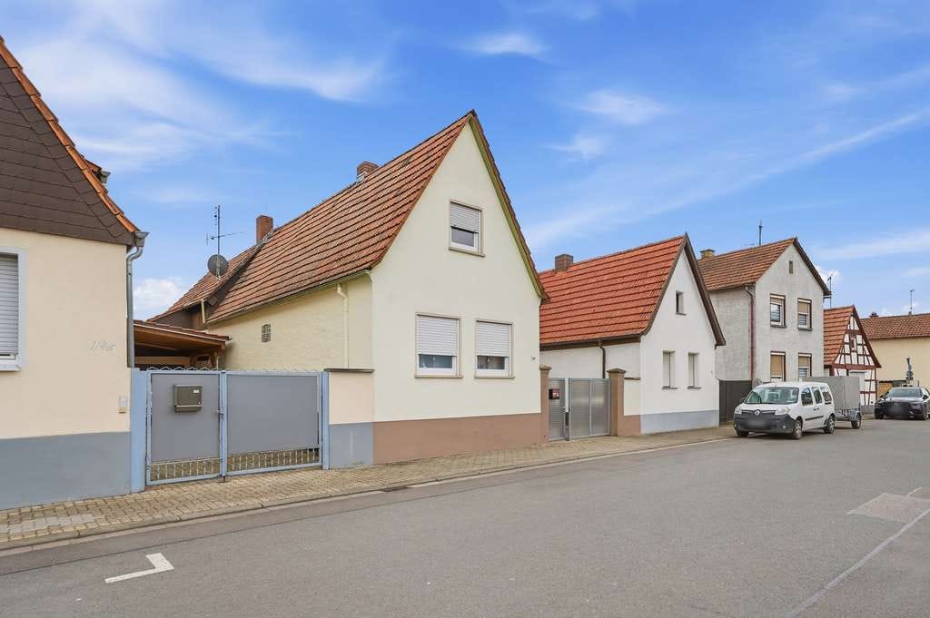 Immobilie in Rülzheim - Wohnen mit Freiraum: Einfamilienhaus mit Hof, Scheune & Garten in idyllischer Dorflage - Bild 1