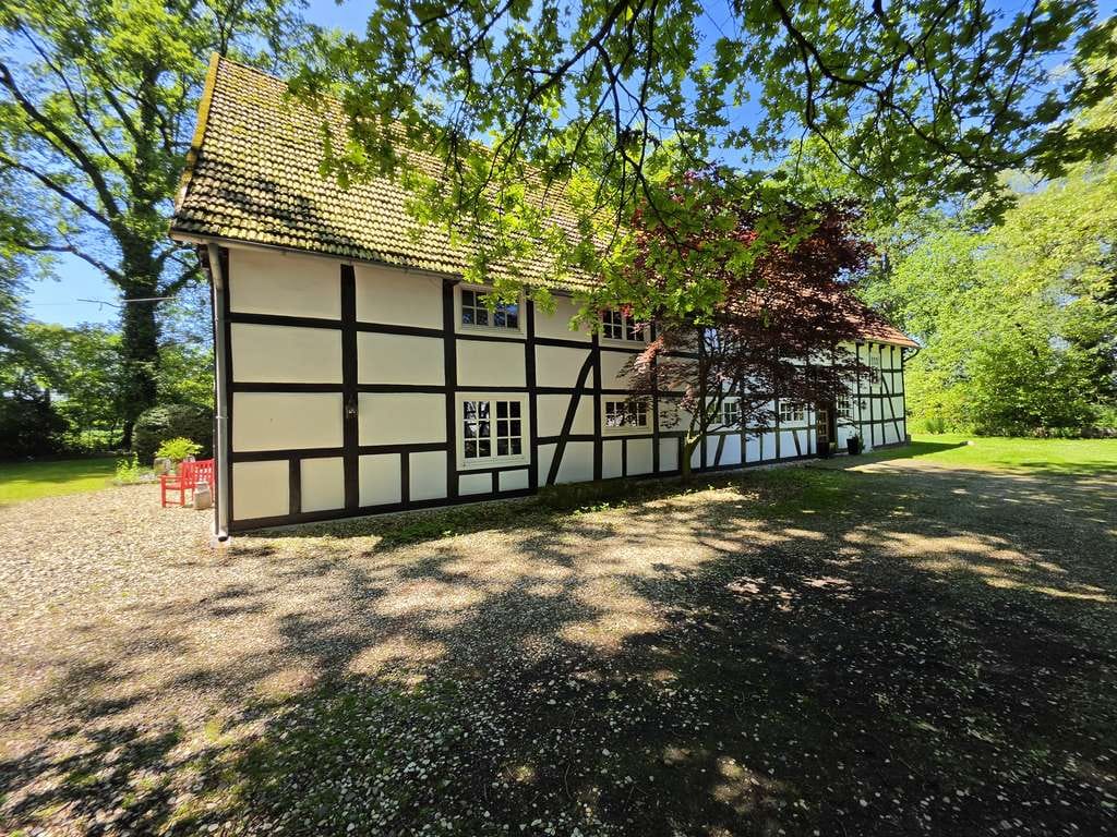 Immobilie in Hövelhof - Großzügiges Zuhause im Grünen - Historisches Einfamilienhaus mit großem Grundstück in Hövelhof - Bild 4