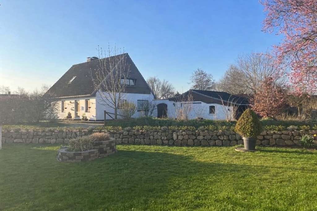Immobilie in Süsel - Einfamilienhaus mit großem Grundstück - Bild 0