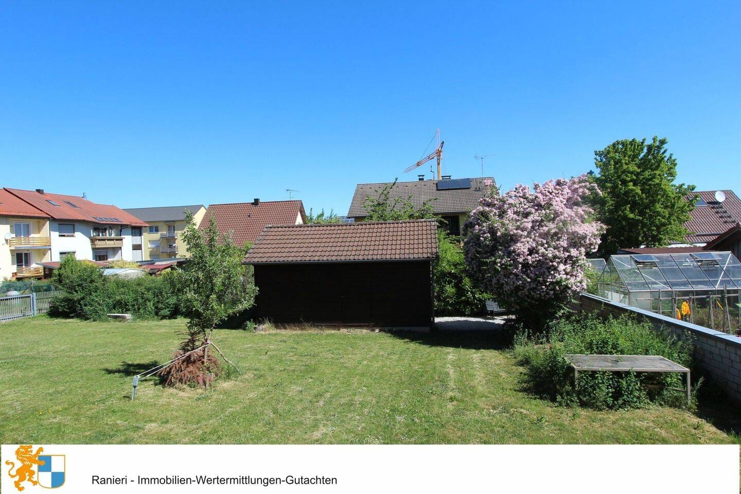 Immobilie in Parsberg - Schöne 3 - 4 Zimmer-Dachgeschosswohnung mit Einbauküche, großem Balkon und zusätzlichem Dachboden mit Ausbaupotenzial - Bild 2