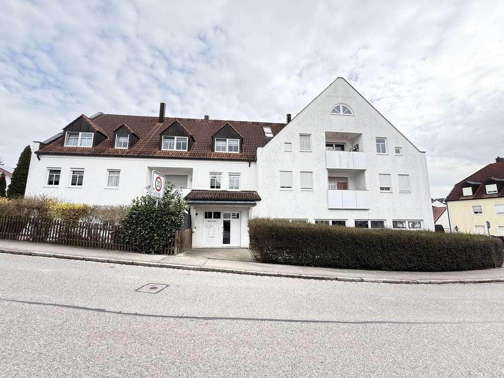 Immobilie in Pfaffenhofen an der Ilm - *Attraktive 3-Zimmer-DG-Whg. mit TG-Stellplatz in zentraler Lage* - Bild 0