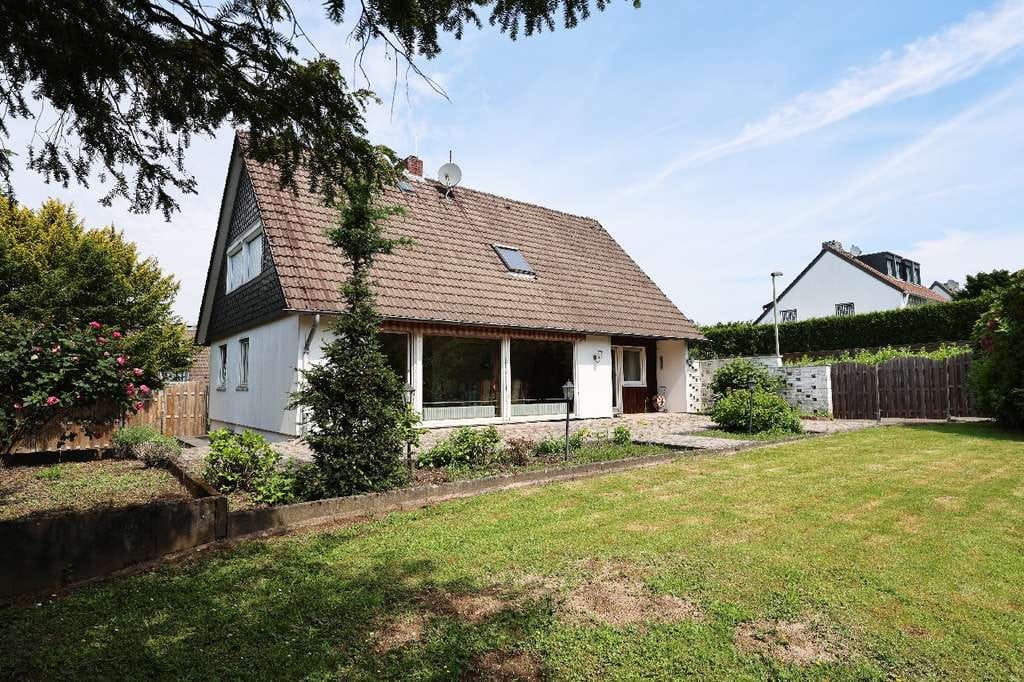 Immobilie in Burscheid - Wohnen in Burscheid: Bezahlbares Einfamilienhaus (Fertighaus) mit Baugrundstück - Bild 0