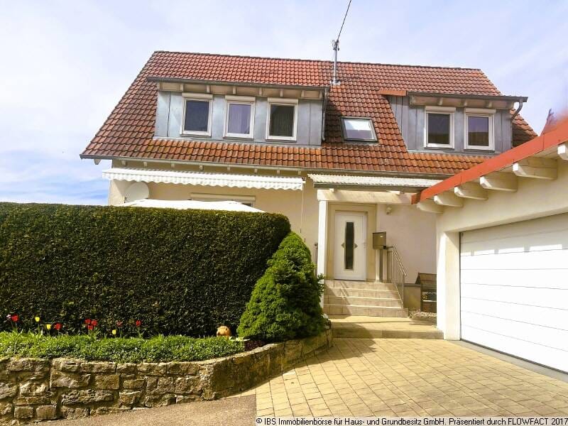 Immobilie in Gerabronn - EINFACH EINZIEHEN UND WOHLFÜHLEN: Gepflegtes Wohnhaus mit Garage, gr. Terrasse und Gärtle - Bild 2