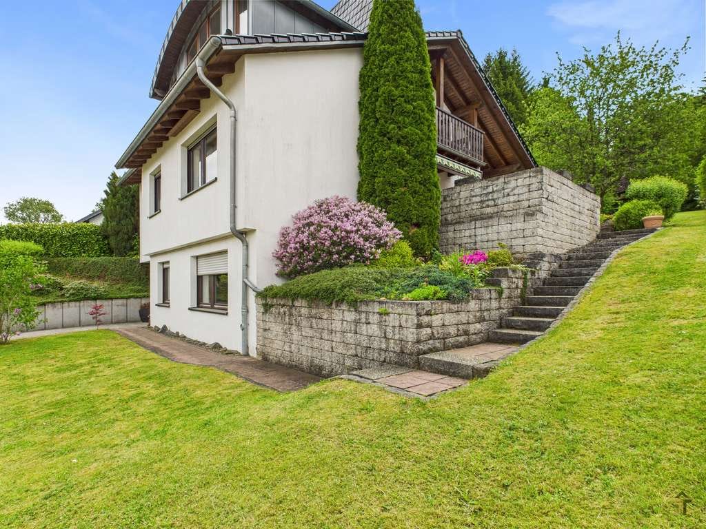 Immobilie in Birgel - Stilvolles Einfamilienhaus mit Einliegerwohnung und parkähnlichem Garten - Bild 3