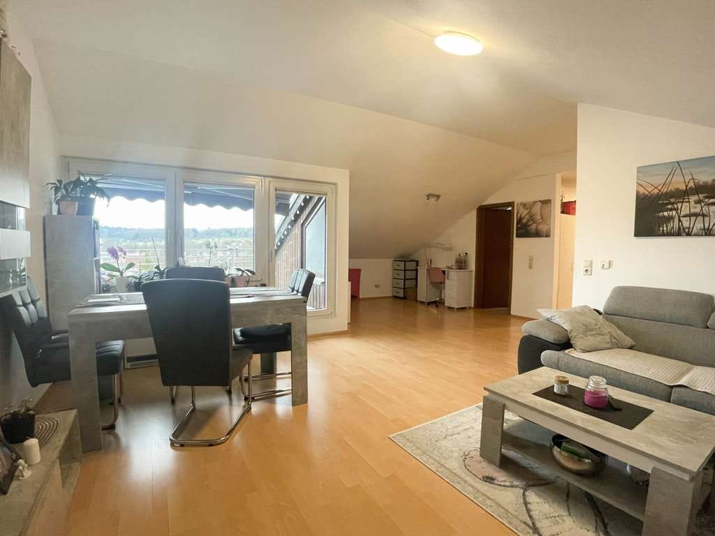 Immobilie in Riederich - Attraktive 2,5-Zimmer Wohnung mit Dachterrasse und Weitblick in Riederich - Bild 2