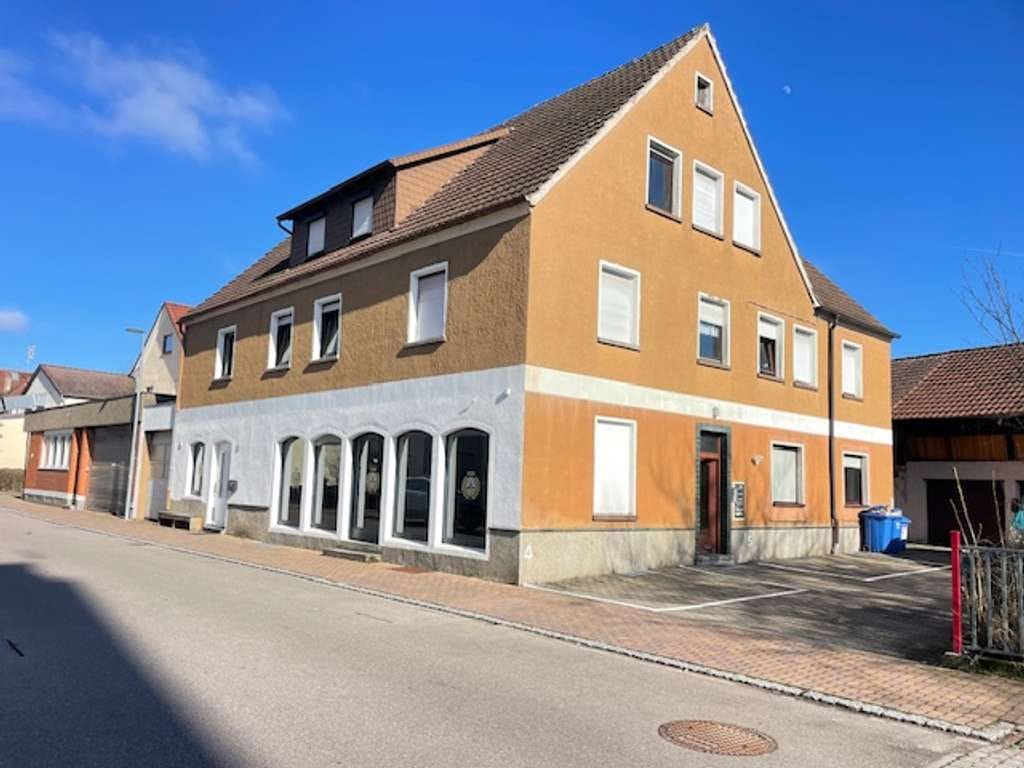 Immobilie in Bad Friedrichshall - Attraktives Mehrfamilienhaus mit Gewerbe, Ausbaupotenzial & Baugrundstück in Top-Lage von Bad Friedr - Bild 0