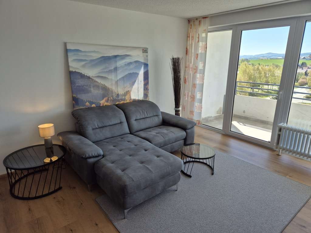 Immobilie in Neureichenau - Modernisierte 2-Zimmer-Wohnung mit Balkon, Hallenbad und Sauna im Bayerischen Wald - Bild 2