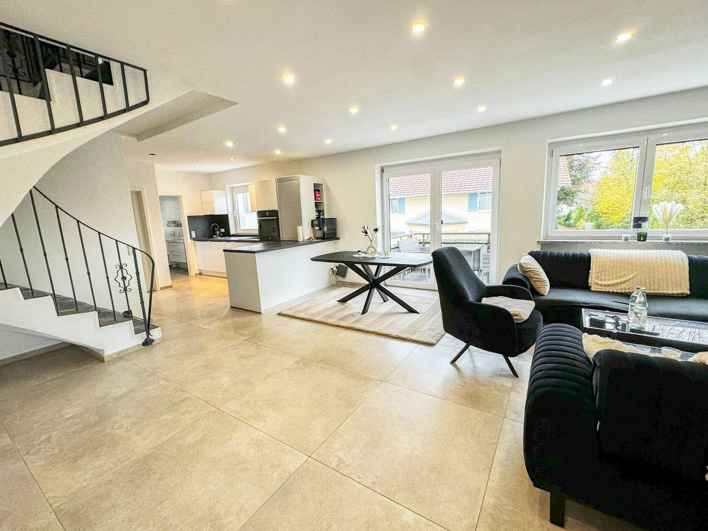 Immobilie in Durach - Top-Preis: Exklusive Maisonettewohnung in Weidach inklusive hochwertiger Küche und TG-Stellplatz - Bild 2