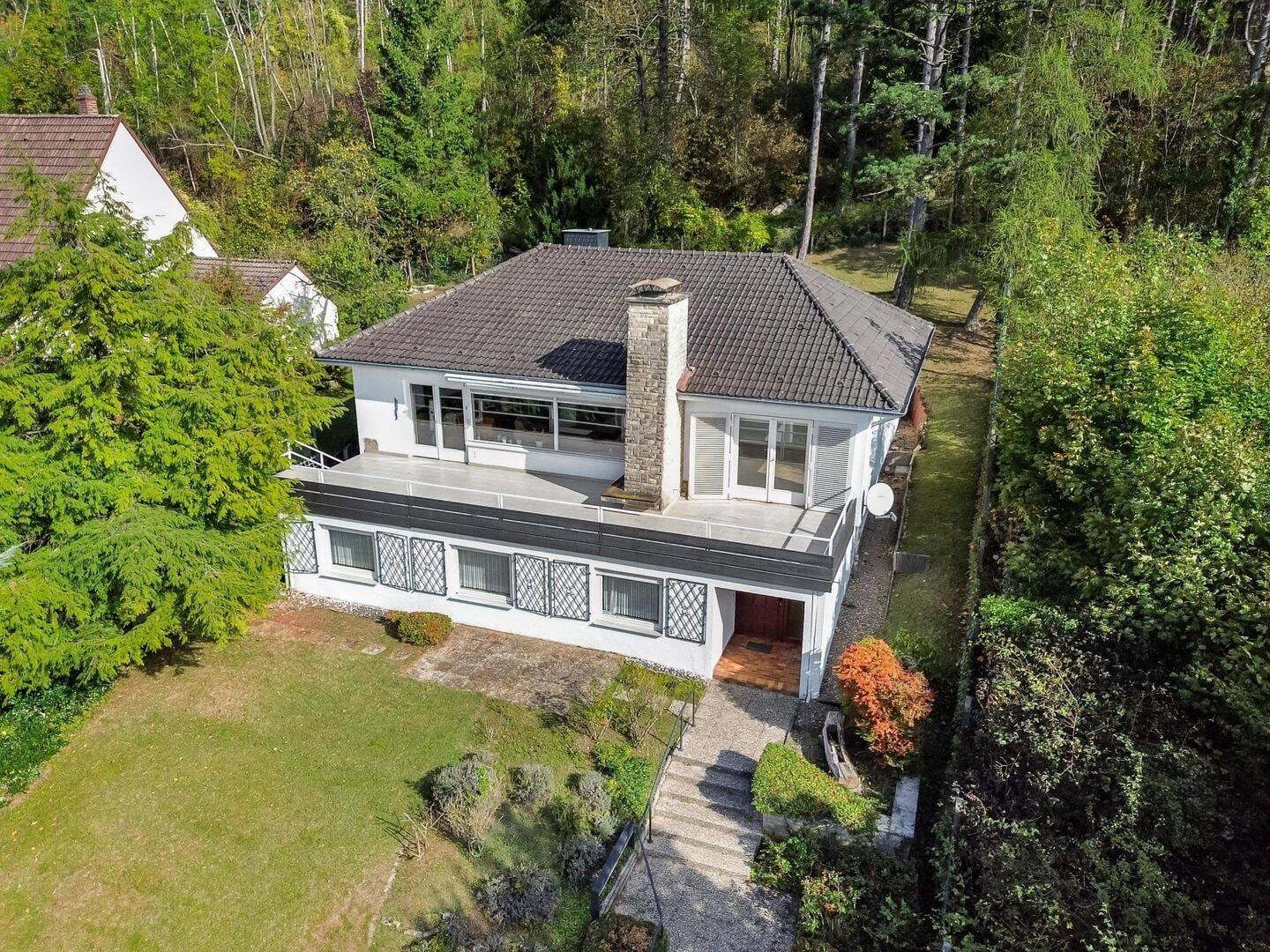 Immobilie in Stadtoldendorf - Wohnen mit Weitblick - großzügiges Einfamilienhaus in begehrter Lage am Kellberg - Bild 0