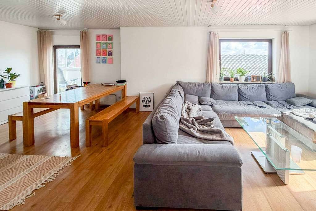 Immobilie in Röttenbach - Seltene Gelegenheit nahe Brombachsee! Freistehendes Dreifamilienhaus, barrierefreies EG - bezugsfrei - Bild 2