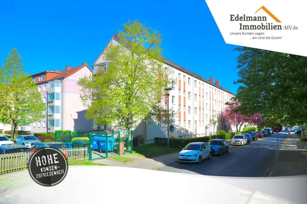 Immobilie in Lambrechtshagen - Gemütliche ca. 60 m² große 3-Raum Wohnung im Hochparterre, Balkon im ruhigen Stadtgebiet Reutershage - Bild 0