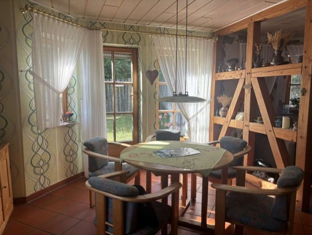 Immobilie in Dörzbach - Lichtdurchflutetes Zweifamilienhaus mit großem Garten, Carport und ausgebautem Keller  ruhige Lage - Bild 1