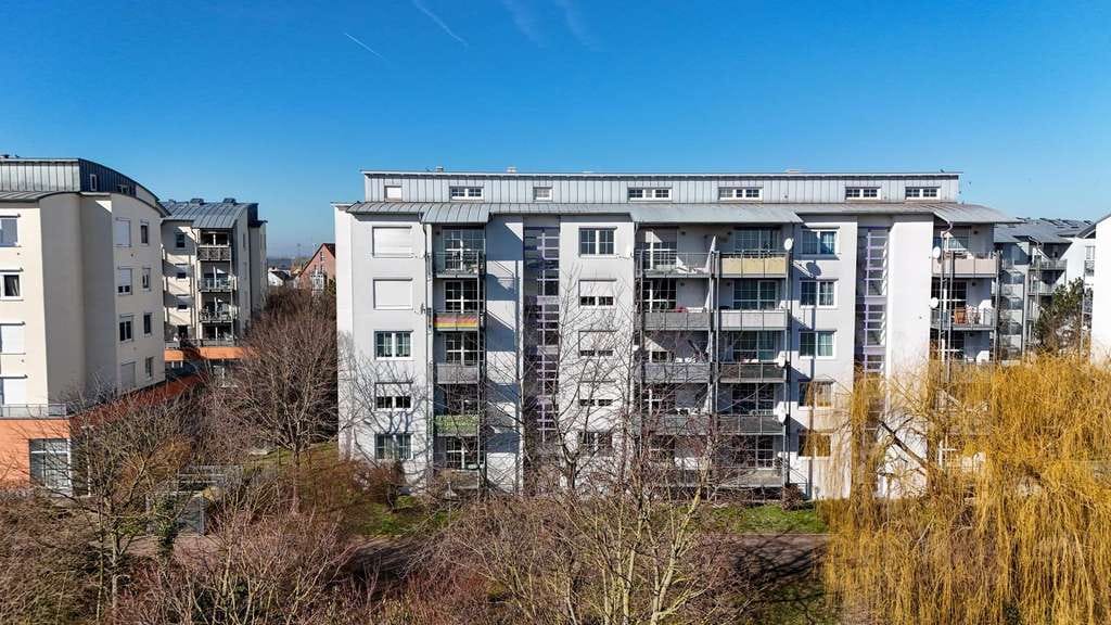 Immobilie in Kabelsketal - Wohnungspaket mit 5 Einheiten, Ist-Faktor 16,5 – Aufzug & Dachterrassen, Baujahr 1996 - Bild 1