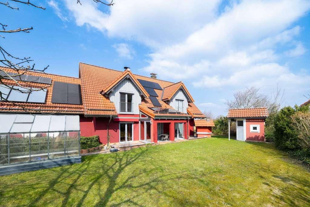 Immobilie in Oberding - Wohnen auf höchstem Niveau in Feldrandlage – EFH mit Einliegerwohnung & modernster Technik - Bild 0