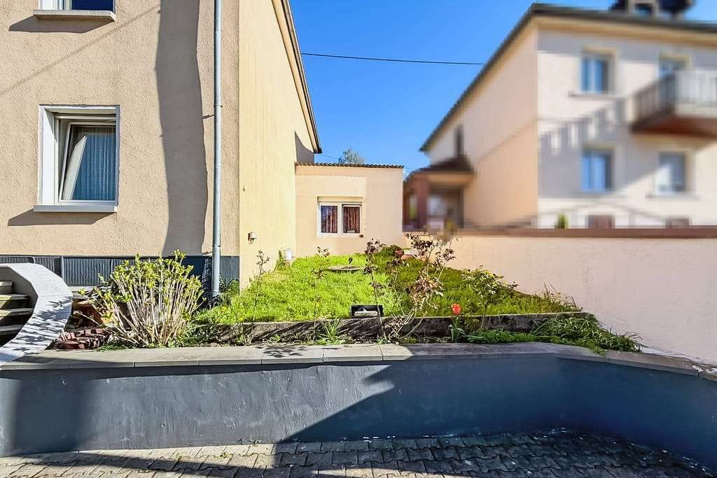Immobilie in Wellen - Wellen: Wohn- und Geschäftshaus mit vier Wohnungen, einer Gewerbeeinheit und mehreren Garagen - Bild 1