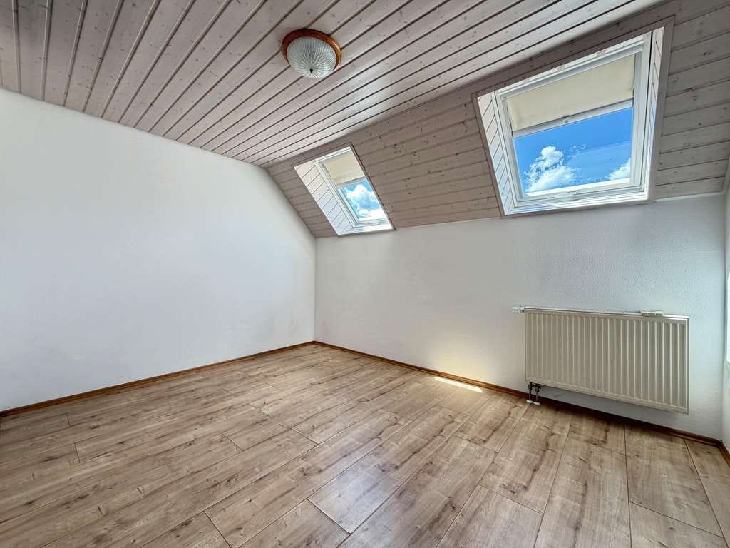 Immobilie in Metzingen - Komfortabel wohnen ab 60 - Helle Dachgeschosswohnung mit Balkon und Aufzug - Bild 1