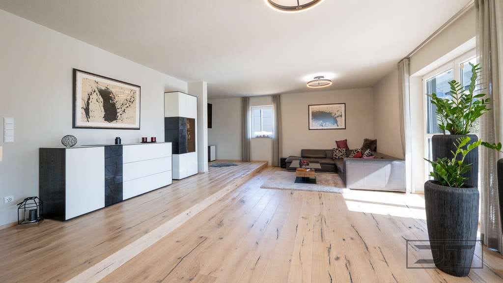 Immobilie in Bindlach - Wohngefühl par excellence: 2025 modernisiertes EFH mit einzigartigem Fernblick, Kamin & Pool! - Bild 4